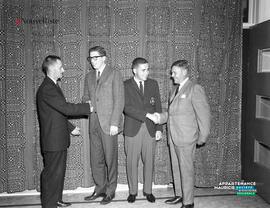 001 - Quatre hommes
