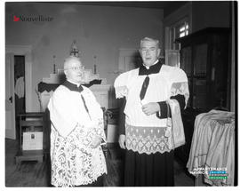 001 - Deux religieux