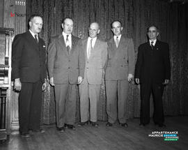 009 - Cinq hommes