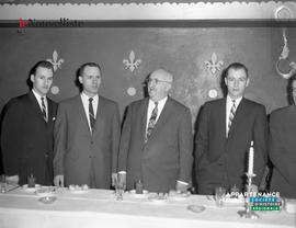 001 - Hommes debout