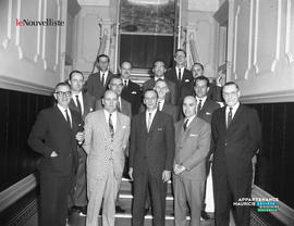 020 - Groupe d'hommes