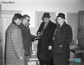 002 - Remise du pistolet