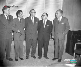001 - Groupe d'hommes