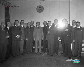 007 - Groupe d'hommes