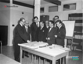 001 - Groupe d'hommes