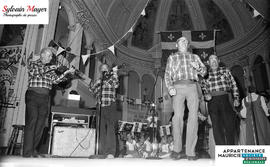 Hommes jouant de la musique