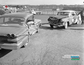 002 - Voitures accidentées