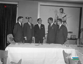 001 - Groupe d'hommes