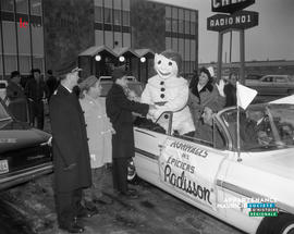 003 - Bonhomme Carnaval voiture
