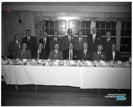 001 - Groupe d'hommes