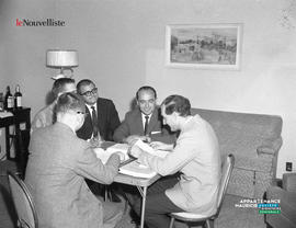 001 - Groupe d'hommes