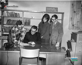001 - Quatre personnes