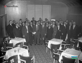 001 - Groupe d'hommes