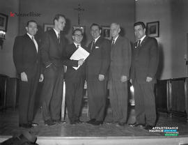 002 - Groupe d'hommes