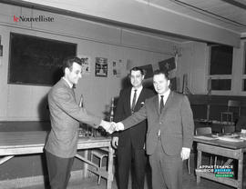 002 - Groupe d'hommes