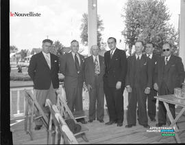001 - Groupe d'hommes
