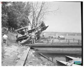 003 - Transport d'un bulldozer sur l'île