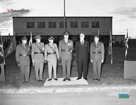 001 - Groupe de militaires