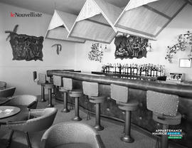 002 - Bar