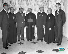 005 - Groupe d'hommes