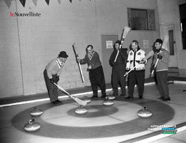 001 - Curling