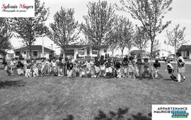 Jeunes jouant dehors