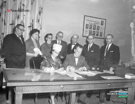 001 - Signature de la convention collective des institutrices