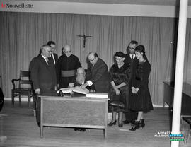 001 - Signature du livre d'or