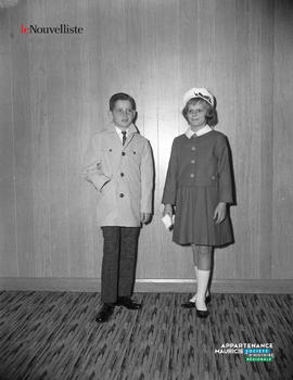 016 - Deux jeunes mannequins