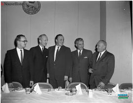 001 - Cinq hommes