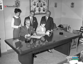 001 - Signature du contrat de travail des institutrices