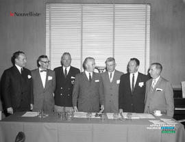 001 - Groupe d'hommes