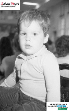 Enfant dans une salle