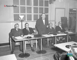 001 - Groupe d'hommes