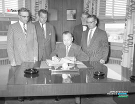 001 - Groupe d'hommes