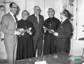 002 - Cinq hommes