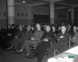 001 - Personnes dans une salle