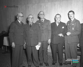 006 - Groupe d'hommes