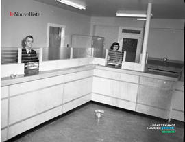 001 - Intérieur d'une caisse populaire