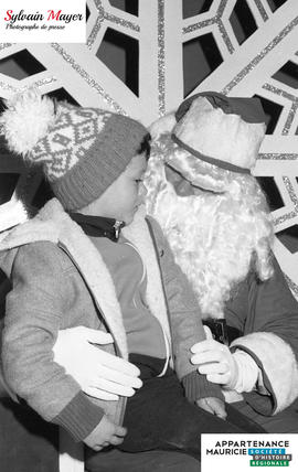 Enfant sur Père Noël