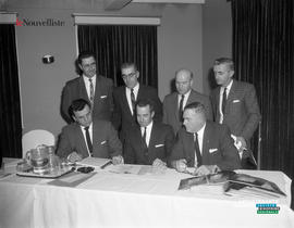 001 - Groupe d'hommes