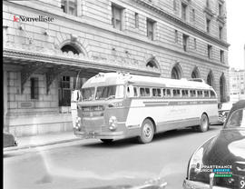 001 - Groupe d'hommes en voyage aux États-Unis