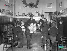 001 - Policiers et enfants