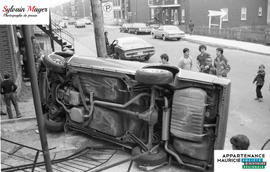 Voiture renversée