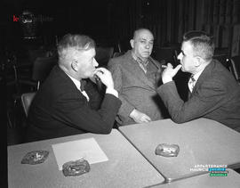 002 - Groupe d'hommes
