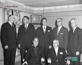 001 - Groupe d'hommes