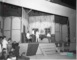 001 - Pièce de théâtre