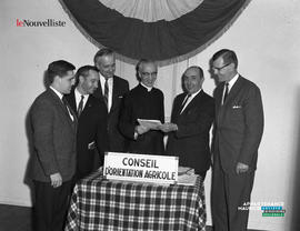 001 - Groupe d'hommes