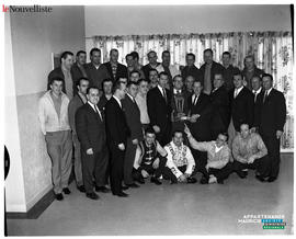 001 - Groupe d'hommes