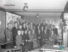 001 - Groupe d'hommes
